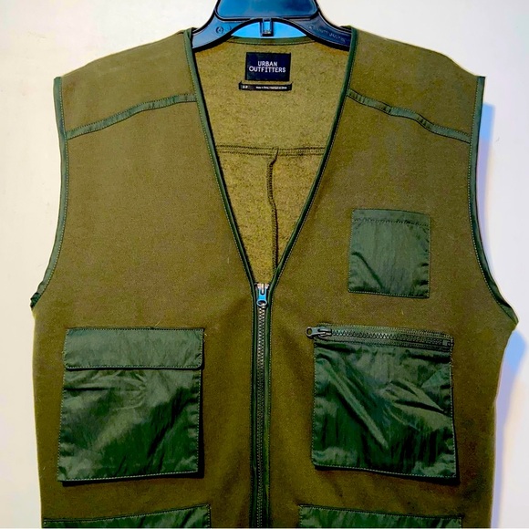 URBAN OUTFITTERS - Green Utility Vest - Picture 4 of 7